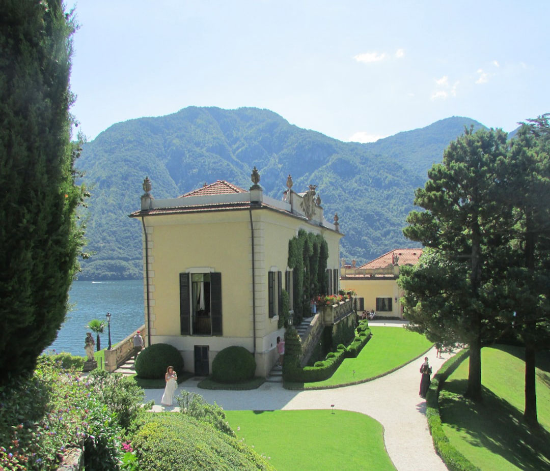 photo-1760888563092-17d79ae2703b